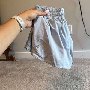 Lululemon Hotty Hot low rise lined short 2.5”